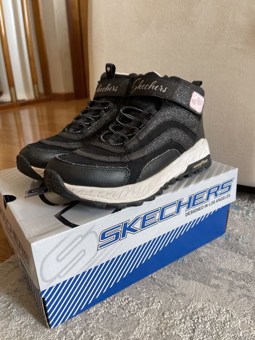 Демисезонные ботинки сникерсы Skechers в идеальном состоянии