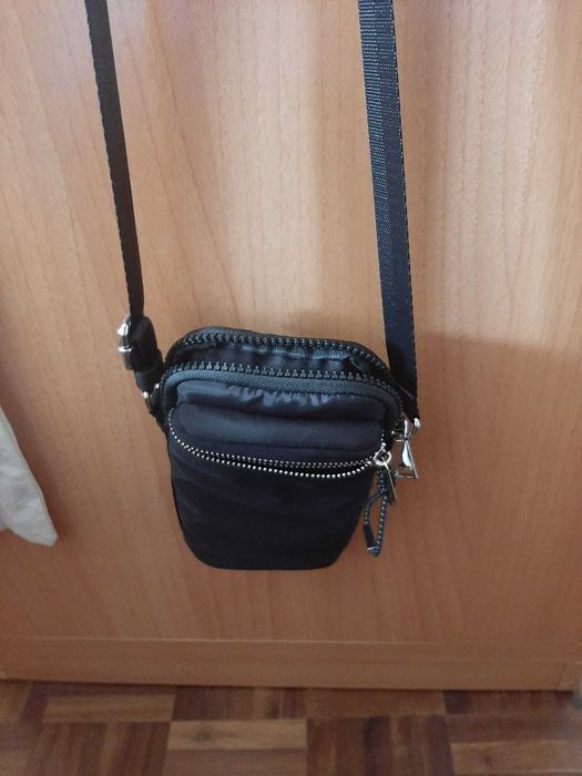 bolsa pequena preta da parfois com alças