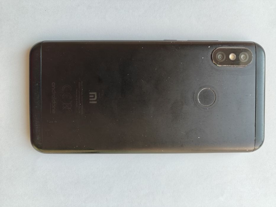 Смартфон Xiaomi Mi A2 Lite під відновлення / на запчастини (Вмикається, не працює тач)