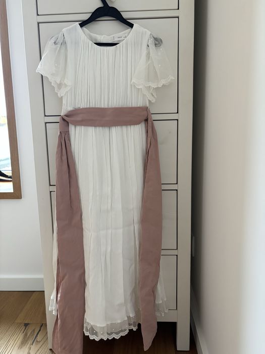 Vestido de cerimónia e tiara de flores Mango