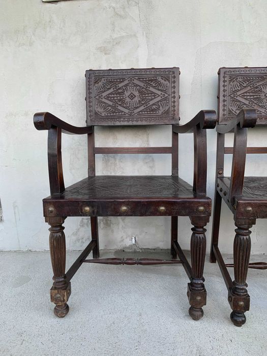 cadeirão antigo em pele