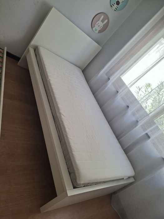 Cama de solteiro+ colchão novo
