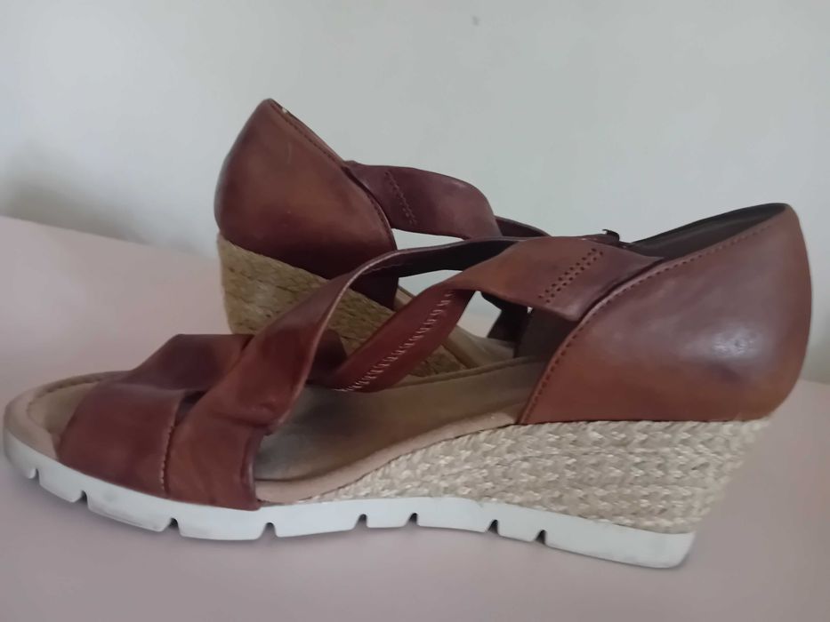 Sandaly na koturnie Gabor