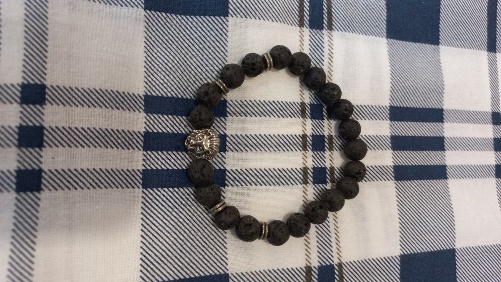Pulseira de rochas vulcânicas