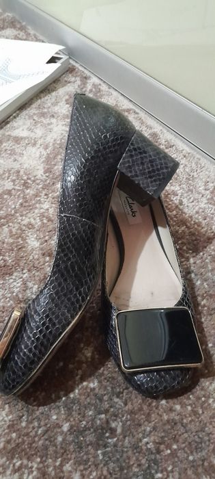 Туфлі Clarks жіночі на квадратному невеликому каблучку розмір 39