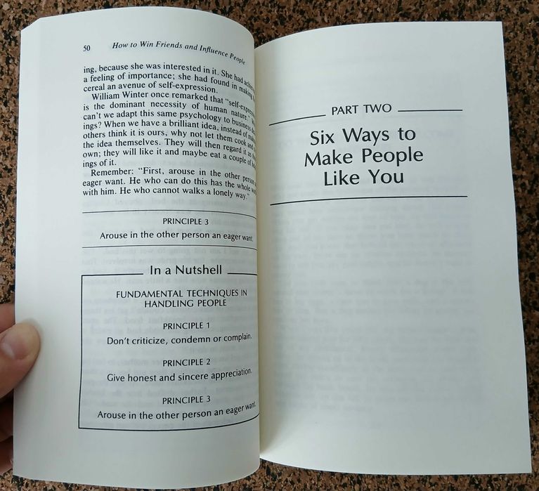 How to Win Friends and Influence People (Dale Carnegie)