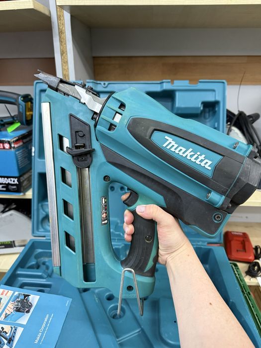 Gwozdziarka GN900 Makita bardzo dobry stan sprawna