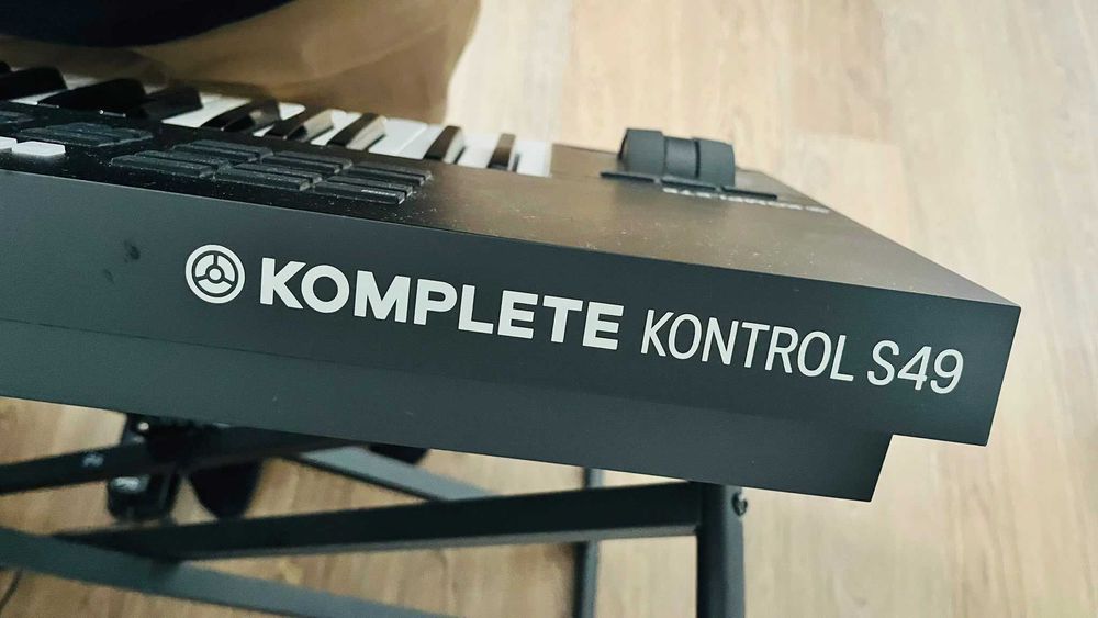 Teclado MIDI Native Instruments Komplete Kontrol S49 MK2