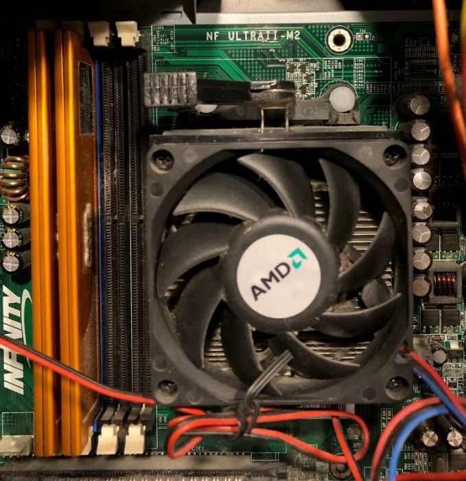 PC: AMD Athlon 64 X2 Dual Core 3800, 1GB RAM, NVIDIA GeForce 7300 GT