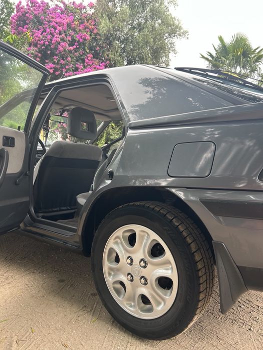 Mazda 323 F 16 V twuin cam