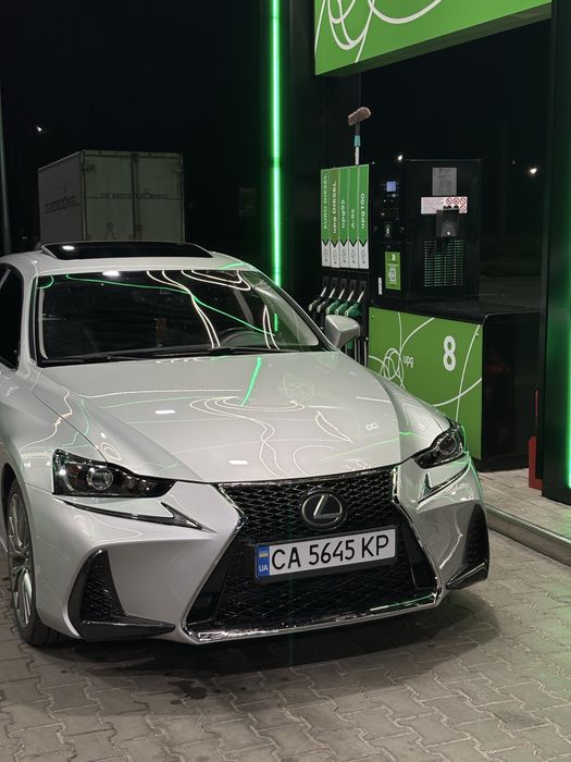 Lexus is 200t 2017
