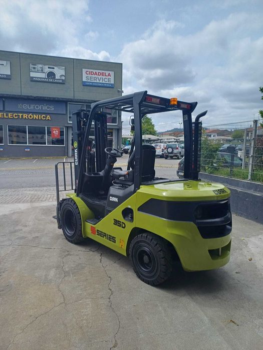 Empilhador CLARK S35D