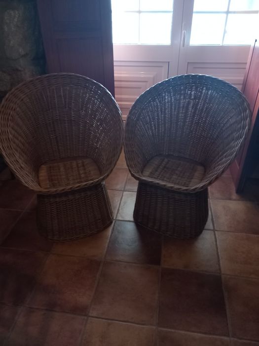 Cadeiras em palhinha