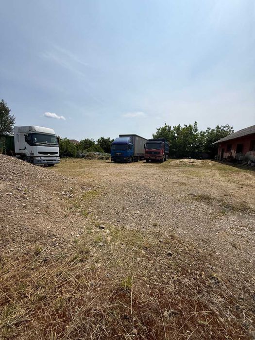 Продається комерційне приміщення з земельною ділянкою в Лужанах