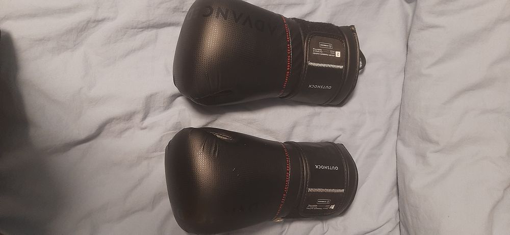 Luvas e caneleira de kickboxing