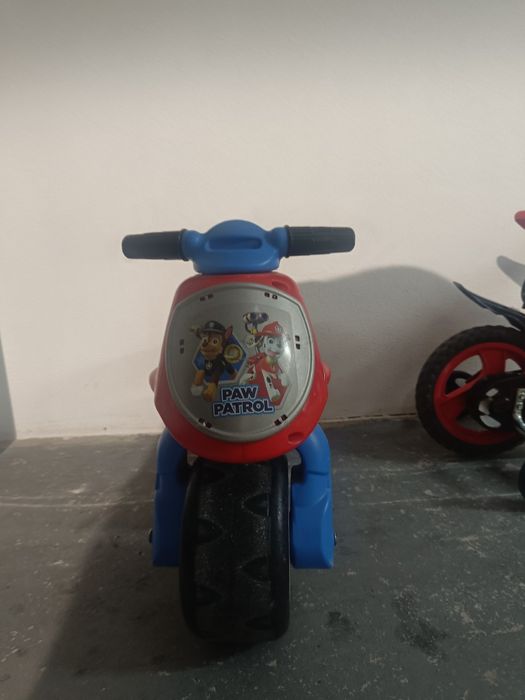 Mota sem pedais patrulha pata