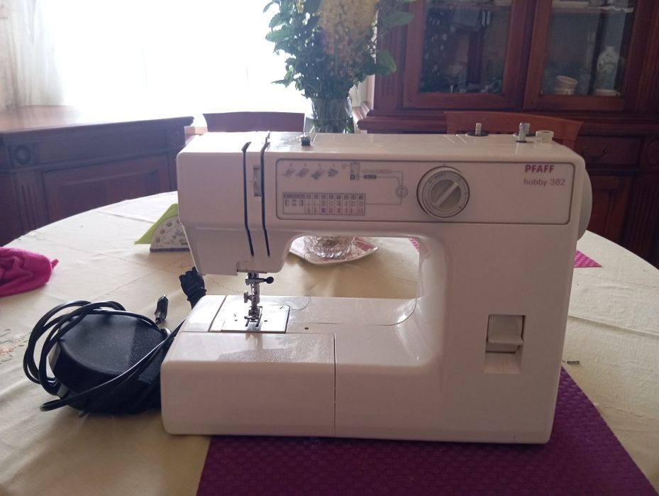Швейная машинка PFAFF 382.