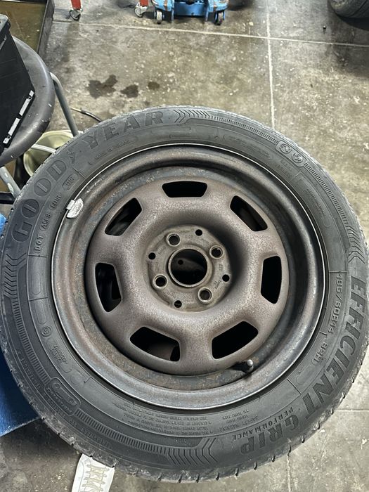 4 jantes 14 originais com pneus Goodyear
