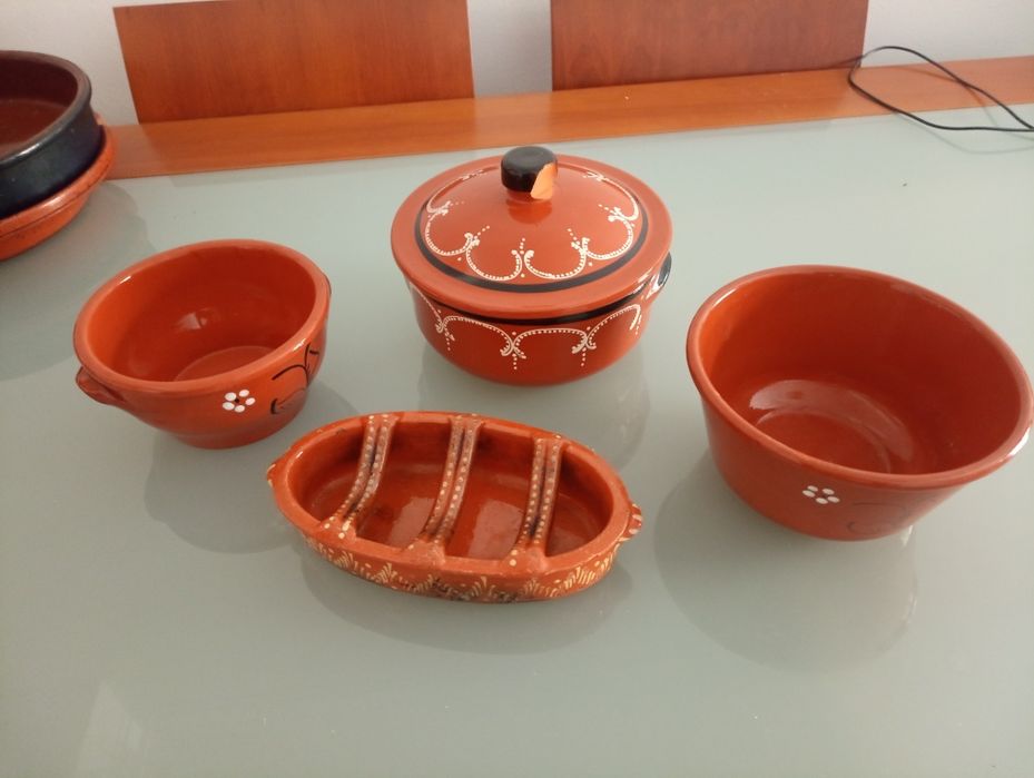 Loiça em Barro tradicional: PratoS serivacaia, CaçarolaS,  Panelas,  Taça , Assador
