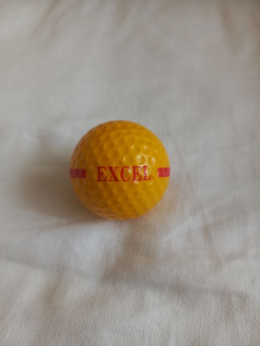 Продам жовтий м'ячик і неваляшку