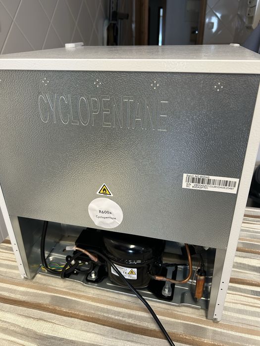 Vendo mini frigorifico em garantia e usado so 2 semanas
