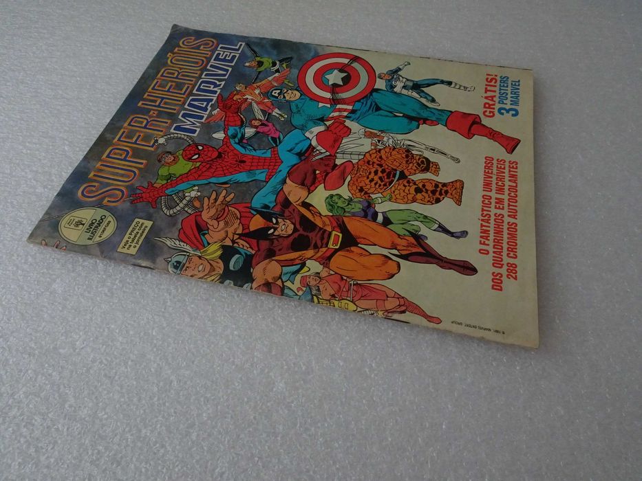 Caderneta de cromos Super-Heróis Marvel (tem 5 cromos) inclui posters
