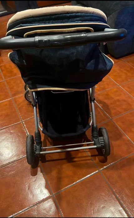 Carrinho de bebé mais o ovo