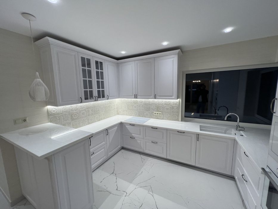 Корпусні меблі, кухні, шафи, гардероби, прихожі