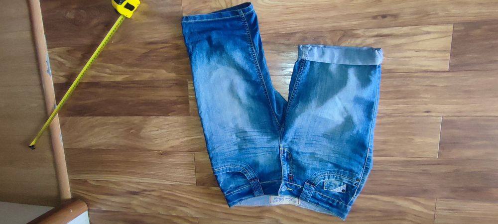 Spodenki jeansowe Cherokee  rozm M -L wymiary na fotkach