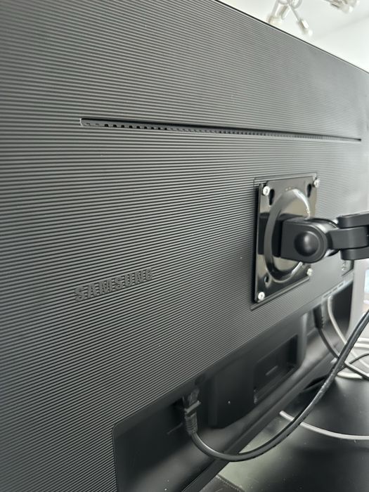 Monitor SAMSUNG Smart M7 32” 4K UHD idealny stan