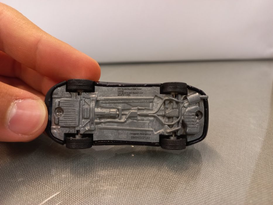 Toyota Supra 1/64 (capô abre!)