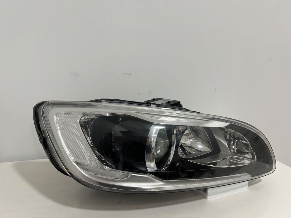 Farol Otica Original Volvo S60 V60 Lado Direito