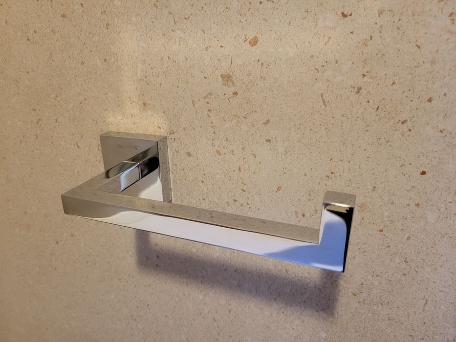 Nowy uchwyt Oltens na papier toaletowy chrom