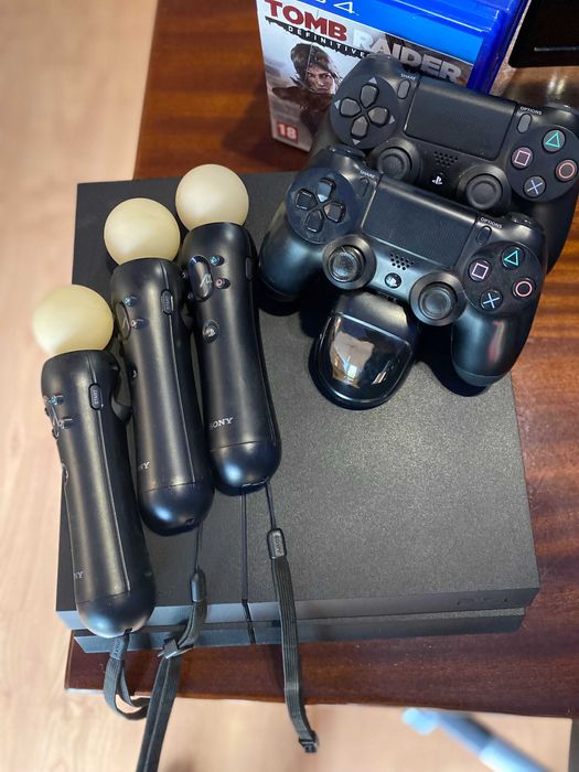 Playstation 4 com 7 jogos e dois comandos