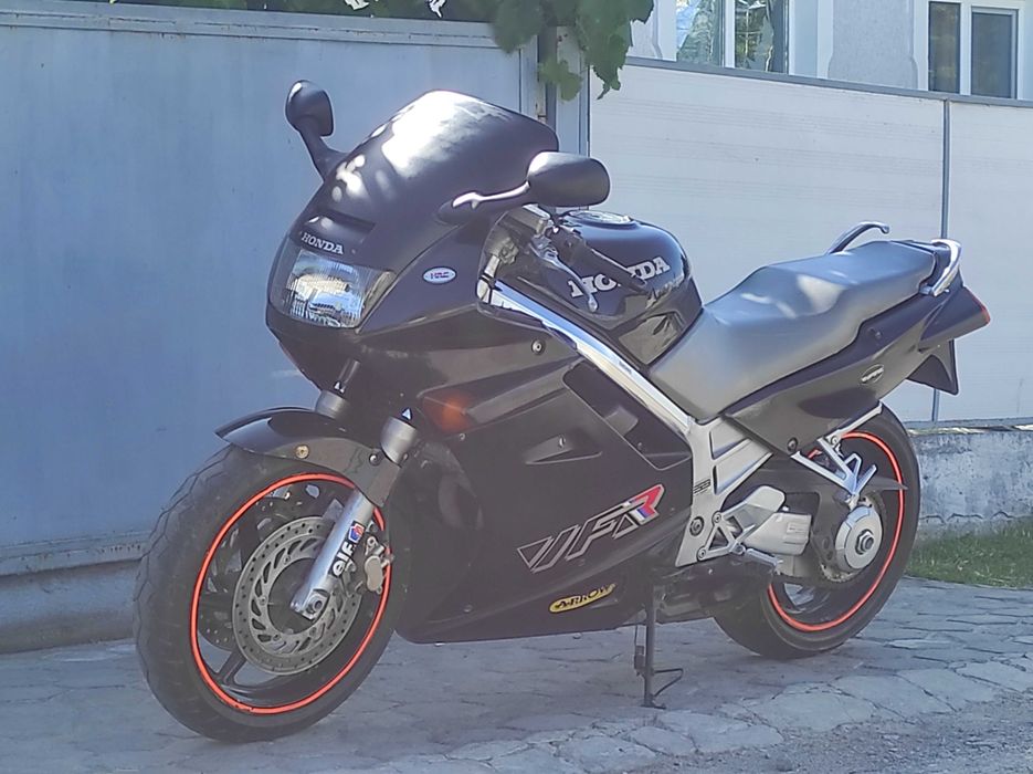HONDA VFR-750 год 1992.