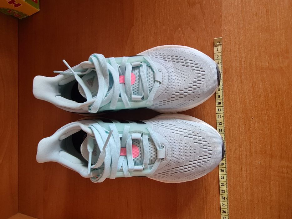 Buty dla kobiet. Adidas pureboost