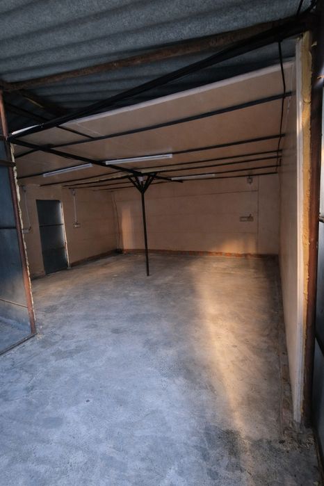 Espaço para Oficina/Armazém/Garagem/Outros – 250 m² com logradouro privado e acesso direto à rua.