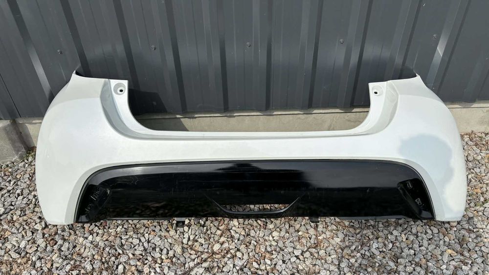 Zderzak tył toyota Yaris IV