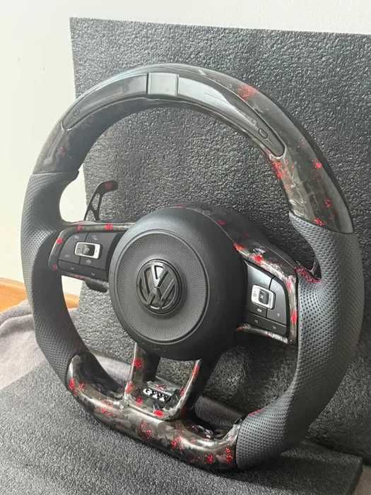 Volante VW Carbono com LED Display | Golf GTI / R (MK5 MK6 MK7 MK8)