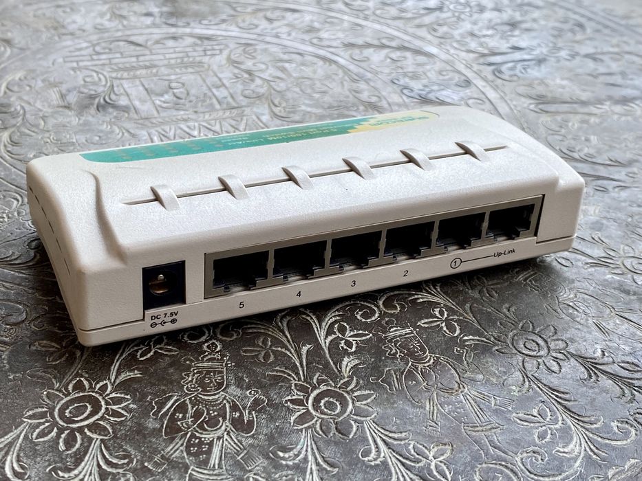 Switch sieciowy SURECOM EP-805X