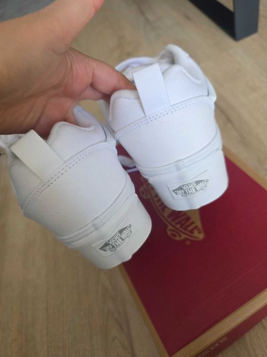 Nowe białe oldschool sneakersy Vans skate Knu Stack 39 true white