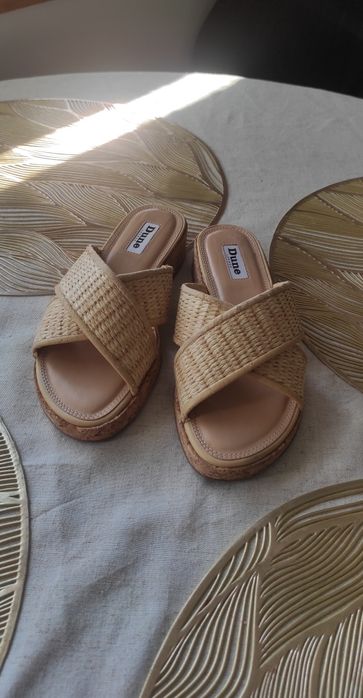 Klapki firmy Dune London rozmiar 36
Długość 23cm
Środek skórzany 
Szyb