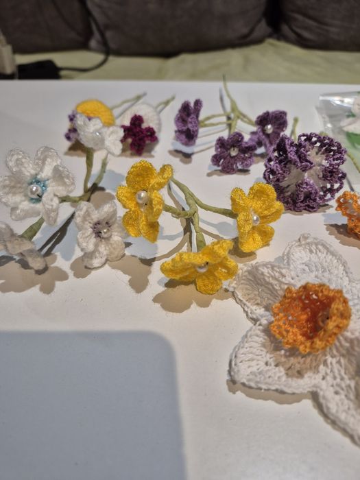 Kwiaty zrobione na szydełku