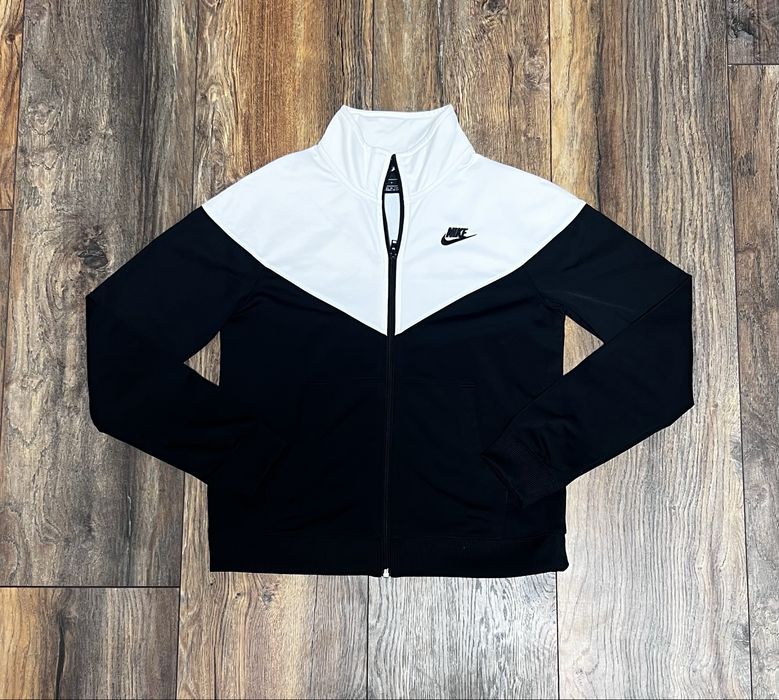 Зіпка Nike (біло-чорна)