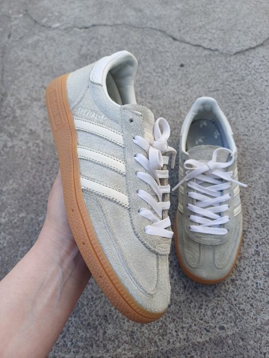 кроссовки adidas 38,5 - купити жіноче взуття - Ціна на OLX.ua