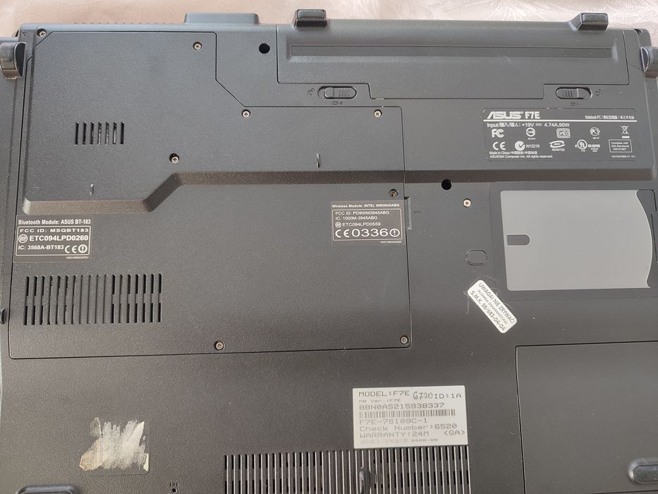 Laptop Asus F7E, ekran  17 cali, na części