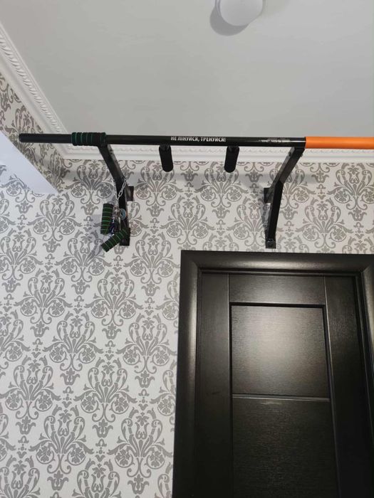 Продам турнік настінний