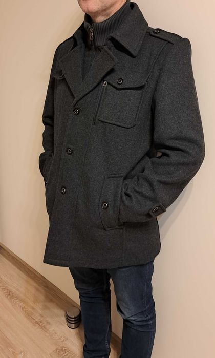 Płaszcz o klasycznym kroju