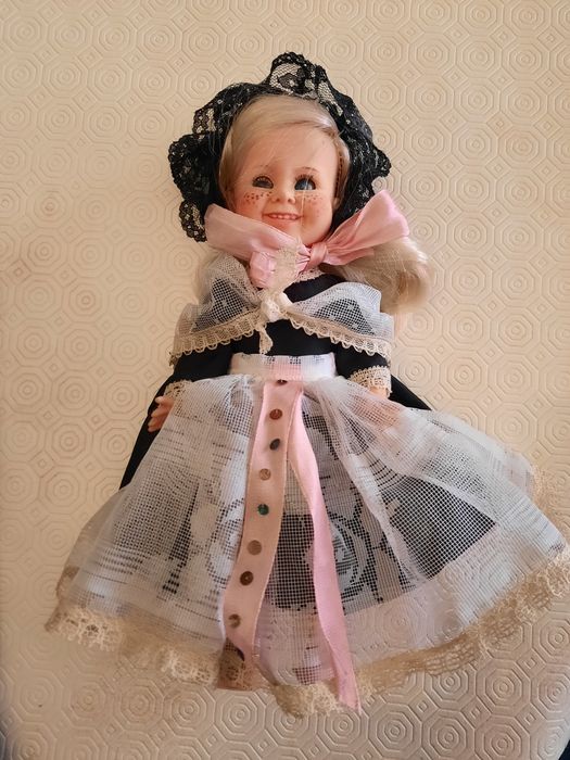 Boneca da Dinamarca com traje nacional