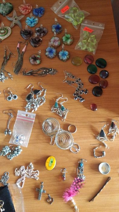 Біжутерія різноманітна